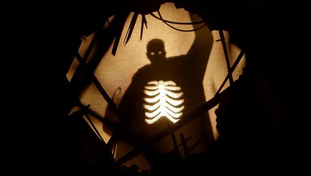 Bí mật kinh hoàng phía sau cánh cửa ngầm trên gác mái và tội ác rúng động của nữ sát thủ xổ số - Ảnh 1.