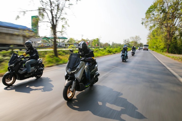 Cuộc chiến "G&agrave; c&ugrave;ng một mẹ": Yamaha NMAX 155 Tech Max hay NVX 155 SP - Bỏ th&ecirc;m 11 triệu đồng c&oacute; đ&aacute;ng? - Ảnh 2.