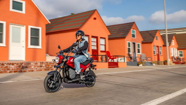 Cận cảnh "đứa con lai" kỳ dị của Honda: Không tay côn, không cần số nhưng ngoại hình cực "chiến" - Ảnh 2.