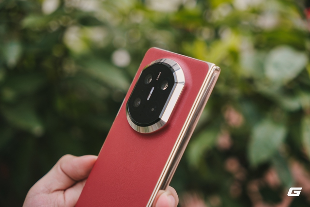 Mở hộp điện thoại gập 55 triệu ch&iacute;nh h&atilde;ng của Huawei: Pin lớn, camera chụp đẹp, kh&ocirc;ng Google, kh&ocirc;ng 5G - ai sẽ mua? - Ảnh 8.