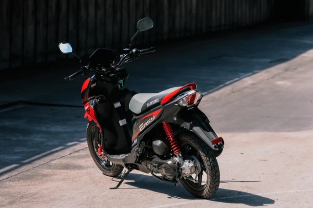 Suzuki Easy 115: Mẫu xe tay ga gây bất ngờ lớn với hiệu năng mạnh mẽ ẩn sau dáng vẻ nhỏ gọn - Ảnh 9.
