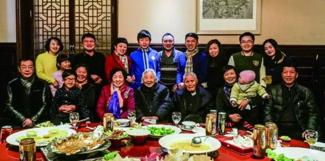 Thường xuyên thức đến 2h sáng và thích ăn vặt, cụ bà vẫn có thế sống đến hơn trăm tuổi - Ảnh 2.