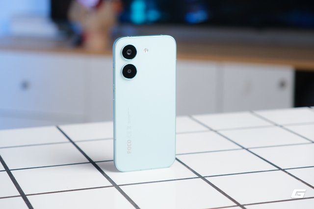  Khi chiếc điện thoại giá hơn 7 triệu đồng khiến bạn quên mất mình không cầm flagship - Ảnh 1.