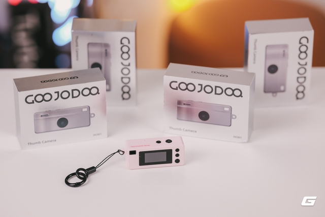 M&aacute;y ảnh b&eacute; bằng ng&oacute;n tay c&aacute;i gi&aacute; 300.000 đồng - chụp ra ảnh thế n&agrave;o m&agrave; giới trẻ 'ph&aacute;t cuồng - Ảnh 2.