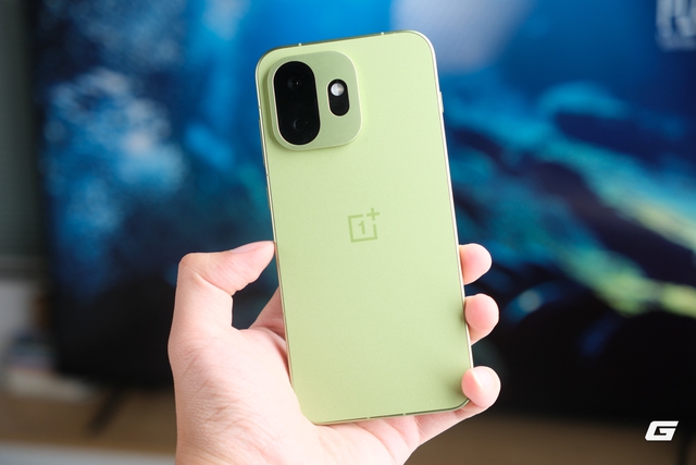 Đây mới đúng chuẩn "flagship killer" của OnePlus: Thiết kế cao cấp, chip Snapdragon 8 Elite Gen 5 gần 4 triệu điểm AnTuTu, pin 9.500mAh, giá rẻ hơn cả iPhone 17e - Ảnh 2.