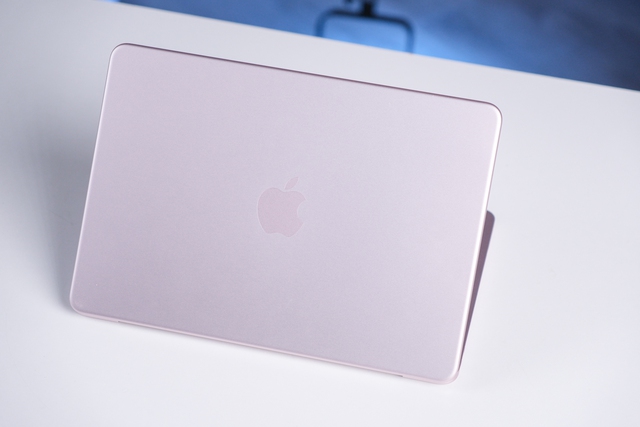 MacBook "rẻ nhất lịch sử" chính thức lên kệ tại Việt Nam, giá sinh viên chỉ từ 13,99 triệu đồng - Ảnh 1.