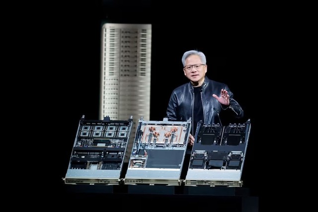 NVIDIA v&agrave; c&uacute; nổ 1.000 tỷ USD: Jensen Huang tuy&ecirc;n bố "thời điểm bước ngoặt" đ&atilde; tới! - Ảnh 1.
