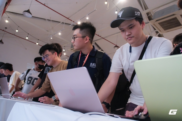 Người trẻ trải nghiệm MacBook Neo, hỏi thẳng - nghe thật: pin th&igrave; khen, hiệu năng th&igrave; 'kh&ocirc;ng phải kiểu wow' - Ảnh 8.