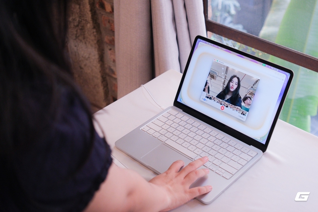 Người trẻ trải nghiệm MacBook Neo, hỏi thẳng - nghe thật: pin th&igrave; khen, hiệu năng th&igrave; 'kh&ocirc;ng phải kiểu wow' - Ảnh 2.