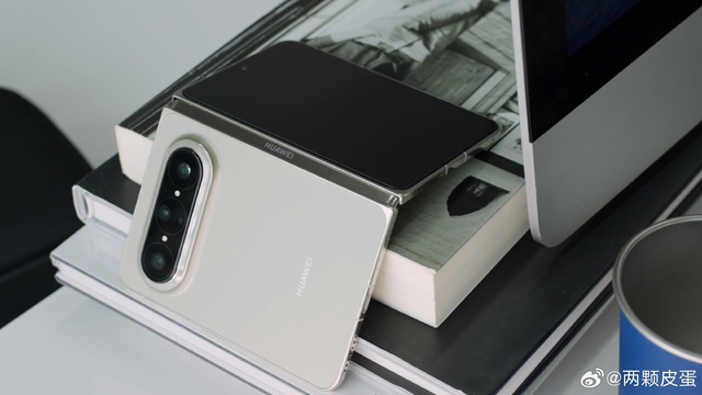 Huawei l&agrave;m smartphone gập "nằm ngang" đầu ti&ecirc;n thế giới, mở ra l&agrave; tablet, gập lại l&agrave; tờ giấy A4, vừa kịp trước khi Apple v&agrave; Samsung ra mắt &yacute; tưởng tương tự - Ảnh 12.