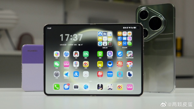 Huawei l&agrave;m smartphone gập "nằm ngang" đầu ti&ecirc;n thế giới, mở ra l&agrave; tablet, gập lại l&agrave; tờ giấy A4, vừa kịp trước khi Apple v&agrave; Samsung ra mắt &yacute; tưởng tương tự - Ảnh 4.