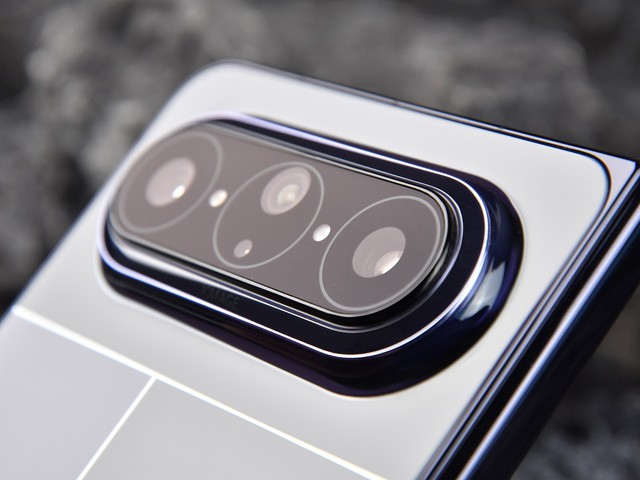 Huawei l&agrave;m smartphone gập "nằm ngang" đầu ti&ecirc;n thế giới, mở ra l&agrave; tablet, gập lại l&agrave; tờ giấy A4, vừa kịp trước khi Apple v&agrave; Samsung ra mắt &yacute; tưởng tương tự - Ảnh 9.