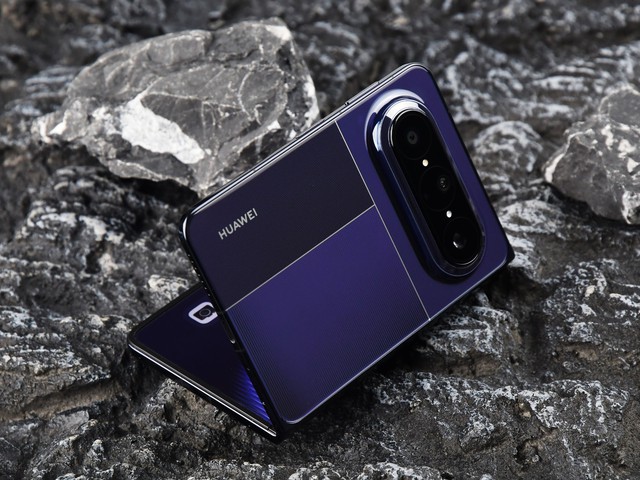 Huawei l&agrave;m smartphone gập "nằm ngang" đầu ti&ecirc;n thế giới, mở ra l&agrave; tablet, gập lại l&agrave; tờ giấy A4, vừa kịp trước khi Apple v&agrave; Samsung ra mắt &yacute; tưởng tương tự - Ảnh 1.