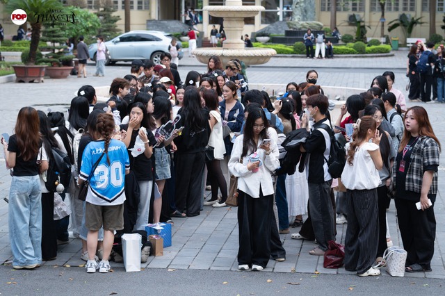Đ&ecirc;m nhạc hội kh&eacute;p lại Dạ Kh&uacute;c Th&aacute;ng Tư 2026: ba chương cảm x&uacute;c v&agrave; hai nghệ sĩ 'Anh Trai' - Ảnh 1.