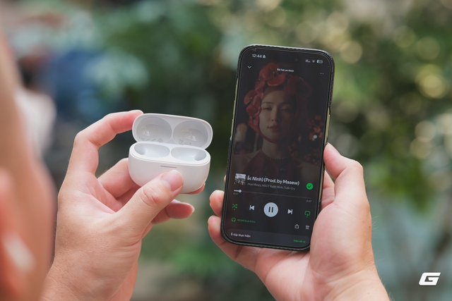 Bỏ 2,49 triệu mua tai nghe REDMI, vừa đeo v&agrave;o đ&atilde; thấy c&oacute; g&igrave; đ&oacute; "sai sai", nhưng m&agrave; l&agrave; sai theo hướng qu&aacute; tốt so với gi&aacute; tiền - Ảnh 4.