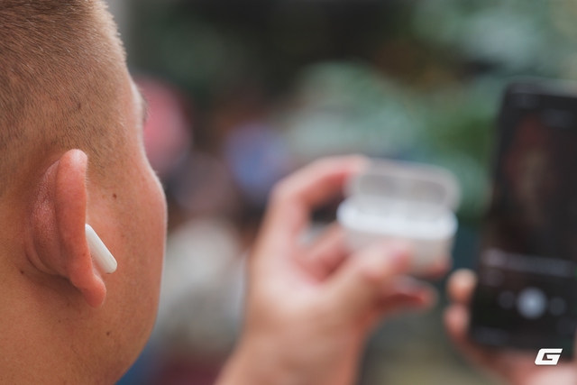 Bỏ 2,49 triệu mua tai nghe REDMI, vừa đeo v&agrave;o đ&atilde; thấy c&oacute; g&igrave; đ&oacute; "sai sai", nhưng m&agrave; l&agrave; sai theo hướng qu&aacute; tốt so với gi&aacute; tiền - Ảnh 6.