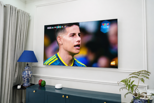 Xem World Cup 2026 tr&ecirc;n TCL C8L sẽ thấy c&oacute; những c&ocirc;ng nghệ phải trải nghiệm tận mắt, tận tai mới "chất" - Ảnh 1.