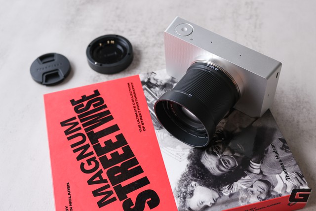 Tr&ecirc;n tay v&agrave; trải nghiệm nhanh TTArtisan AF 50mm F1.8 Neo: Ống k&iacute;nh AF Full Frame gi&aacute; chỉ hơn 2 triệu, kh&ocirc;ng biết phải đ&ograve;i hỏi g&igrave; hơn- Ảnh 4.