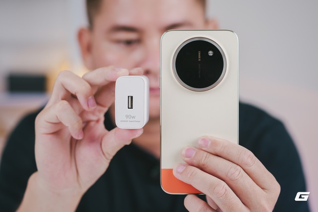 Tr&ecirc;n tay điện thoại pin 11.000mAh si&ecirc;u mỏng - Ảnh 15.