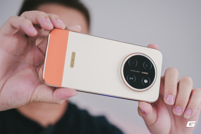 Tr&ecirc;n tay điện thoại pin 11.000mAh si&ecirc;u mỏng - Ảnh 18.