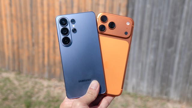 Thị trường smartphone "ế" nhất 13 năm, ri&ecirc;ng Samsung với Apple vẫn "ăn n&ecirc;n l&agrave;m ra"! - Ảnh 2.
