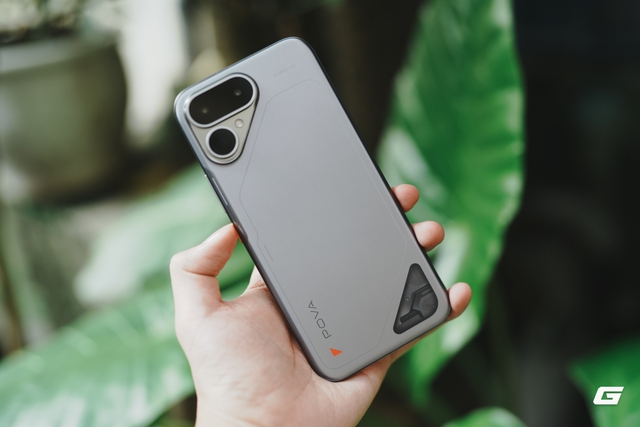 C&oacute; điện thoại pin 8.000 mAh mới nhưng si&ecirc;u mỏng, c&oacute; m&agrave;n h&igrave;nh cong AMOLED 144Hz, gi&aacute; tầm trung - Ảnh 1.