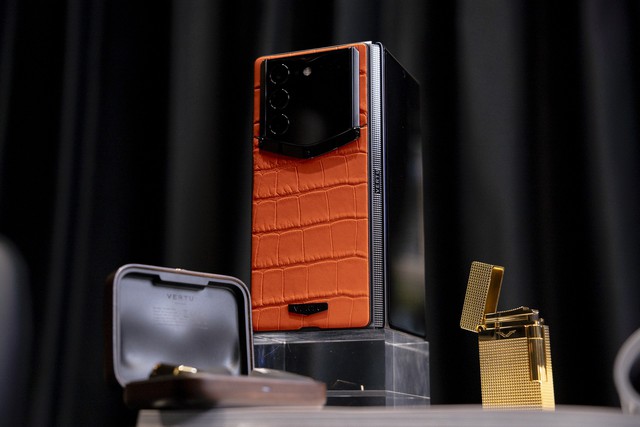 Điện thoại gập của Vertu mở bán tại Việt Nam: Bản "xa xỉ" nhất đổi được 16 chiếc Samsung Galaxy Z Fold8 1TB - Ảnh 2.