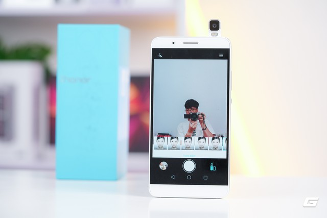 Nhìn lại HONOR 7i, điện thoại tầm trung năm 2015 với camera lật độc lạ - Ảnh 1.