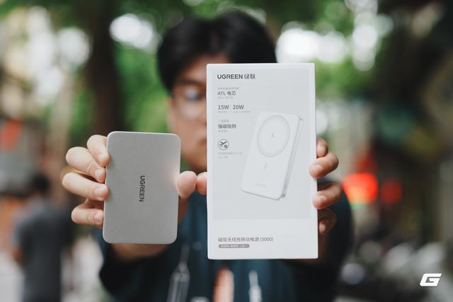 Màu trắng quá đẹp, sạc MagSafe 15W ngon lành cho iPhone, giá rẻ cả Xiaomi - Ảnh 1.