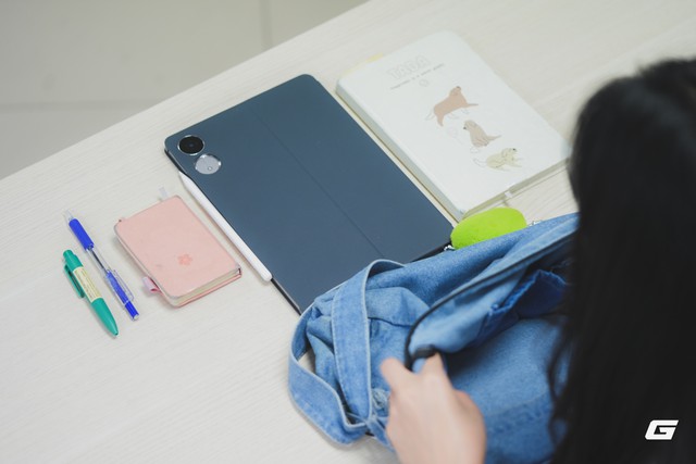 Sinh vi&ecirc;n học hai cơ sở trong một ng&agrave;y v&agrave; b&agrave;i to&aacute;n r&uacute;t gọn chiếc balo - Ảnh 4.