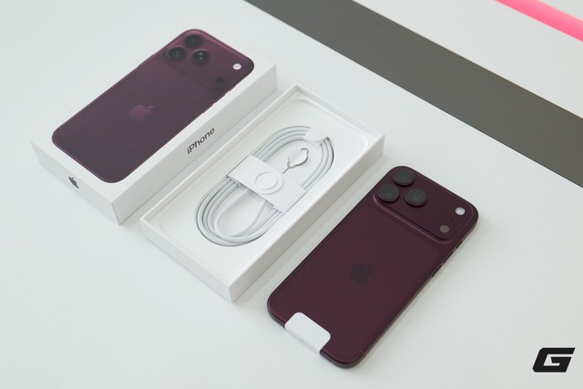 Mở hộp iPhone 18 Pro màu Bạc và iPhone 18 Pro Max Burgundy chính hãng Việt Nam trước giờ mở bán - Ảnh 2.