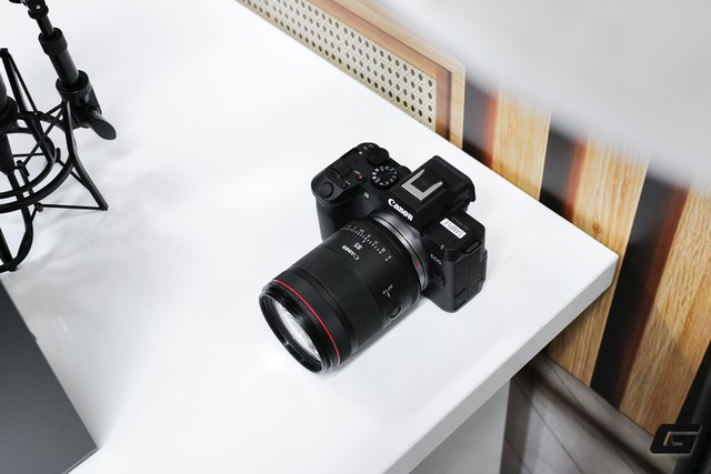 Canon EOS R8 Mark II ra mắt tại Việt Nam, giá 44,99 triệu đồng - Ảnh 1.