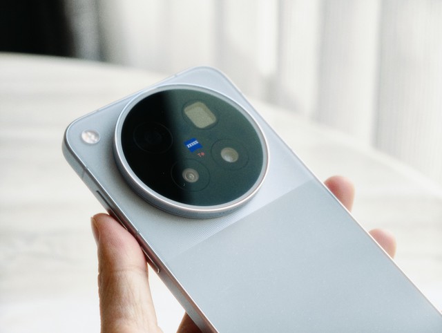 Trên tay vivo X300 Pro Max: Thiết kế nổi bật hơn, camera nâng cấp thấy rõ, cấu hình mạnh, chưa có giá ở Việt Nam - Ảnh 11.