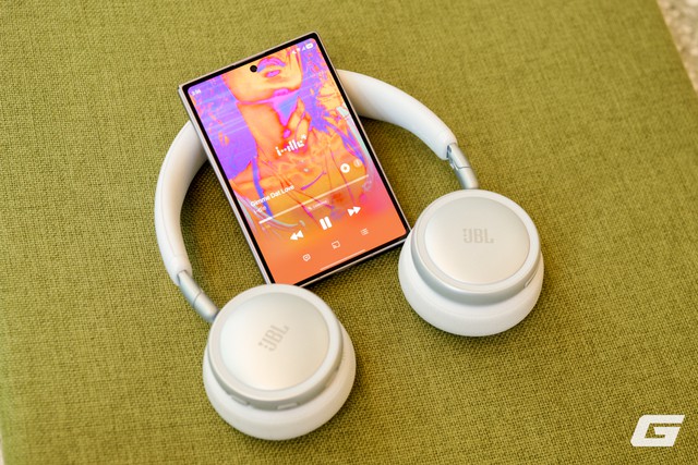 Dùng thử JBL Live 680NC: Bass mạnh, chống ồn tốt, pin 80 giờ, ngoại hình rất hợp gu giới trẻ - Ảnh 7.