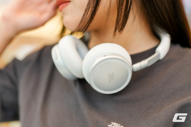 Dùng thử JBL Live 680NC: Bass mạnh, chống ồn tốt, pin 80 giờ, ngoại hình rất hợp gu giới trẻ - Ảnh 1.
