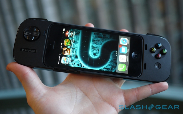 Cận cảnh chiếc tay cầm chơi game cho iPhone 5 15