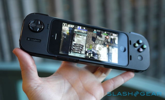 Cận cảnh chiếc tay cầm chơi game cho iPhone 5 14