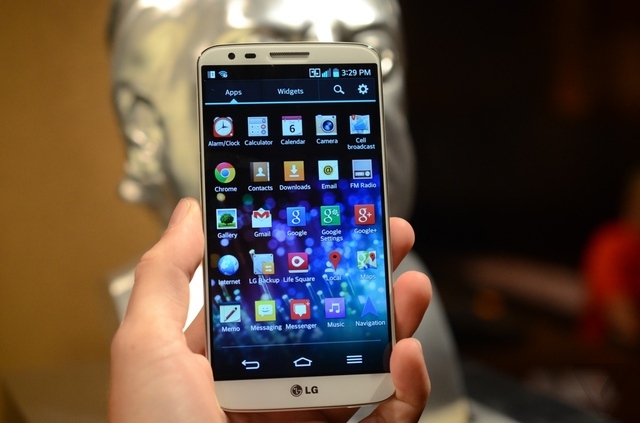 LG chạy đua phần cứng với Galaxy S5 bằng LG G3