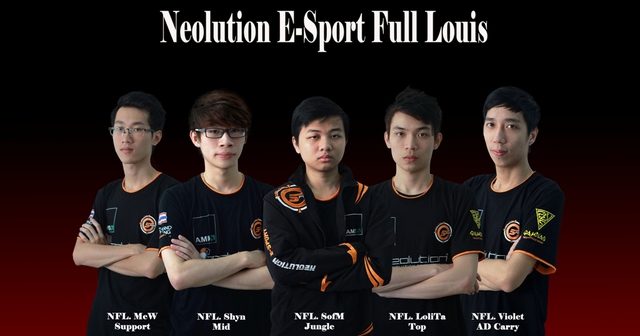 Team Full Louis (Lê Quang Duy - chính giữa)