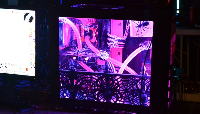 Hoa mắt với những case máy tính độ tại QuakeCon 2014