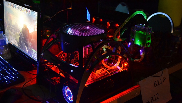 Hoa mắt với những case máy tính độ tại QuakeCon 2014