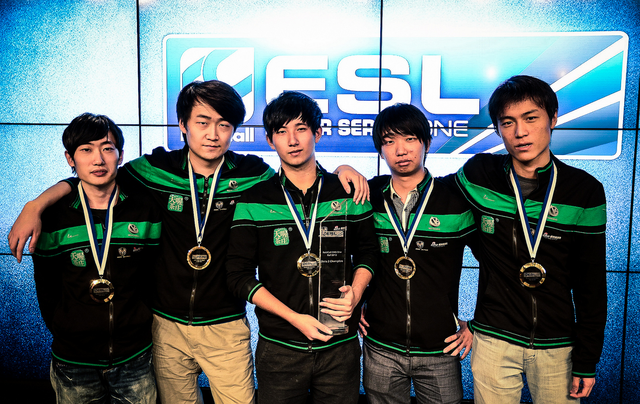ViCi Gaming lên ngôi vô địch tại giải ESL One Fall năm 2013.