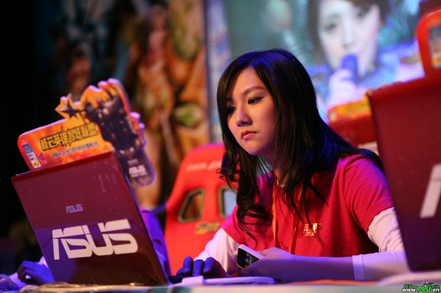 Sherry là một trong những game thủ nữ nổi tiếng ở Trung Quốc.