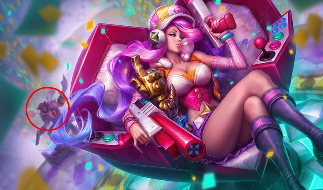 
Đằng sau Miss Fortune Giả Lập là Gangplank phiên bản cũ, hồi chưa được Riot Games cải tạo
