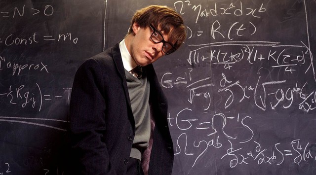 
Benedict Cumberbatch trong vai thiên tài Stephen Hawking
