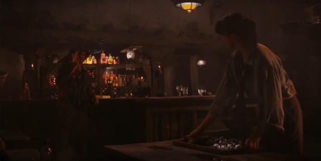 
...chính là quán rượu nổi tiếng trong series phim Indiana Jones.
