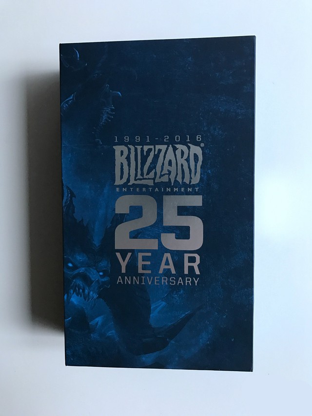 
Hộp quà mà Blizzard gửi tặng đến nhân viên nhân dịp kỉ niệm 25 năm
