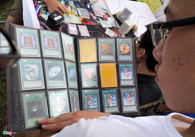 
Tại sự kiện ở Hà Nội, mọi người còn có cơ hội chiêm ngưỡng những bộ sưu tập đồ sộ, với số lượng lên tới hàng nghìn quân bài.
