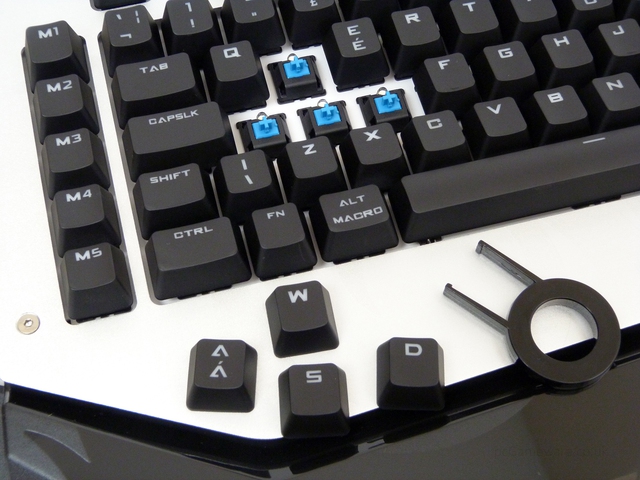 
Bàn phím cơ được game thủ ưa chuộng hơn cả, nhất là khả năng tùy biến keycap
