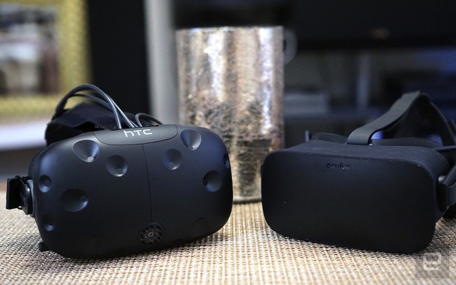 
HTC Vive (trái) và Oculus Rift (phải) - thứ đồ xa xỉ chỉ dành cho đại gia.
